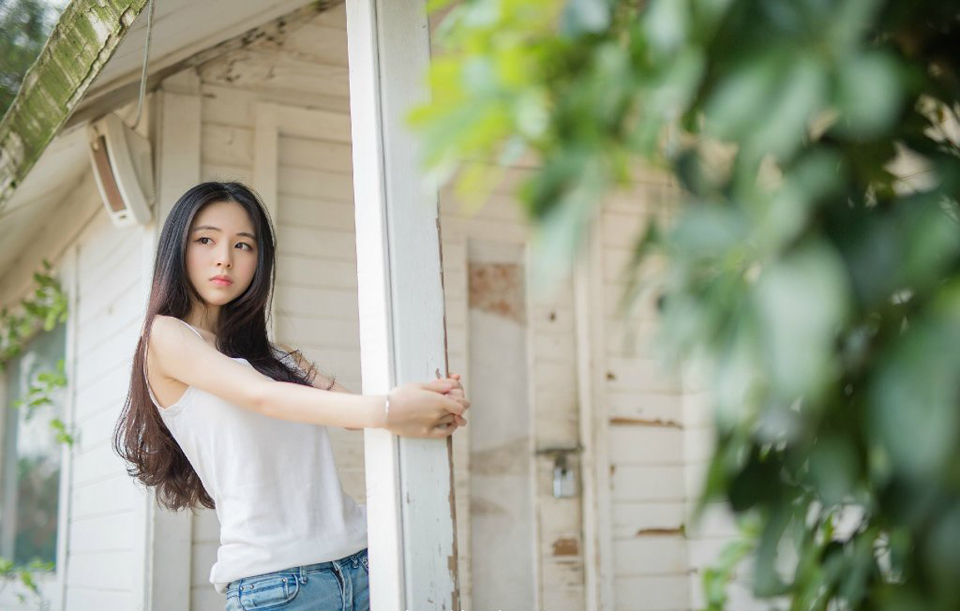 “也怨不得他，周瑜的死被江东赖在了荆州的头上，听说江东不少将领向孙权请命北伐，后方不稳，如之奈何？”曹操摇了摇头，微笑着安抚着夏侯惇，只是眼底生出那抹忧虑，却怎么也化不掉。